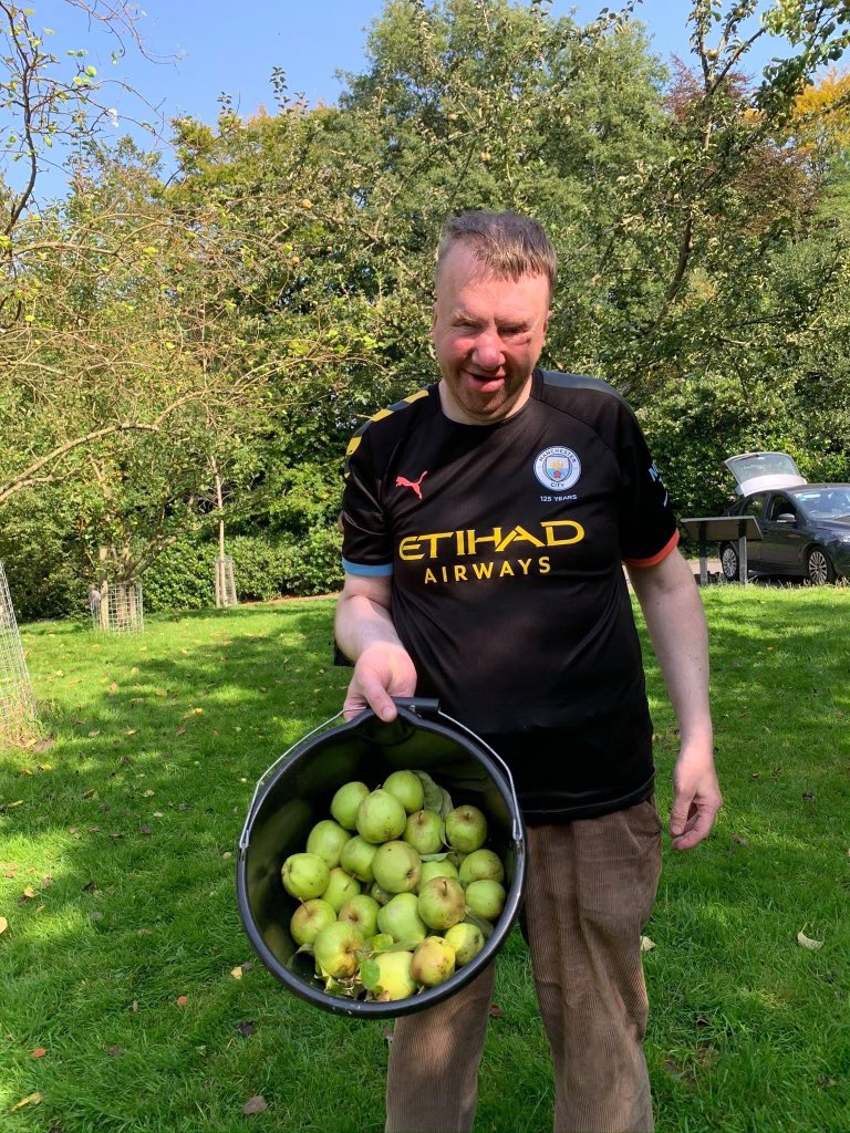 If you're out and about in Stamford Park tomorrow (8th Oct) join us at 5pm for a 'quick pick'. We've got our eyes on an apple tree and need a bit of help. Comment below if you fancy helping out and we'll let you know the details
