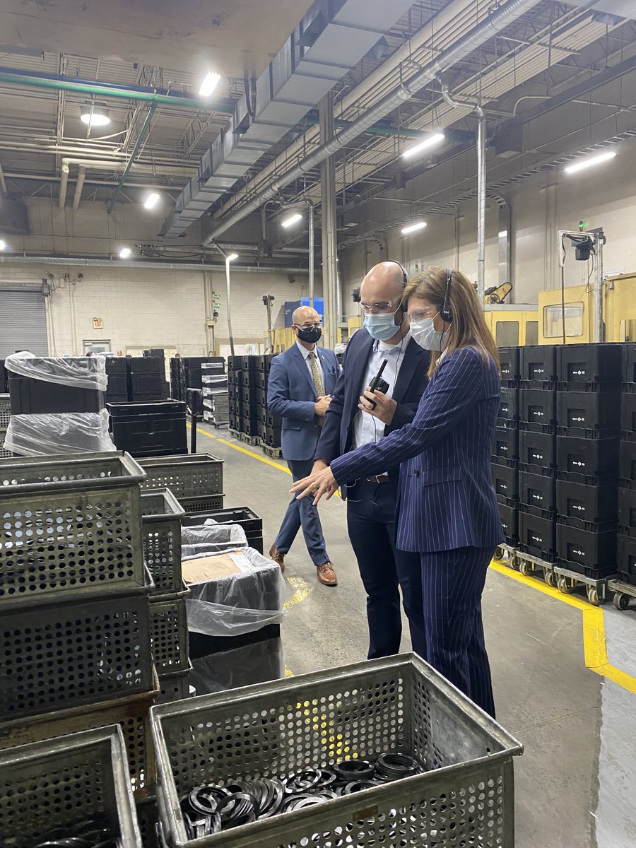 PamelaEvette's tweet photo. .@schaefflergroup is one of SC's leading automotive suppliers & its Fort Mill plant is one of the highest producing needle bearing plants in the world. I enjoyed visiting, touring the plant, and meeting the team. Thank you for continuing to invest in SC and our #SCworkforce. https://t.co/RuZX6JdezD