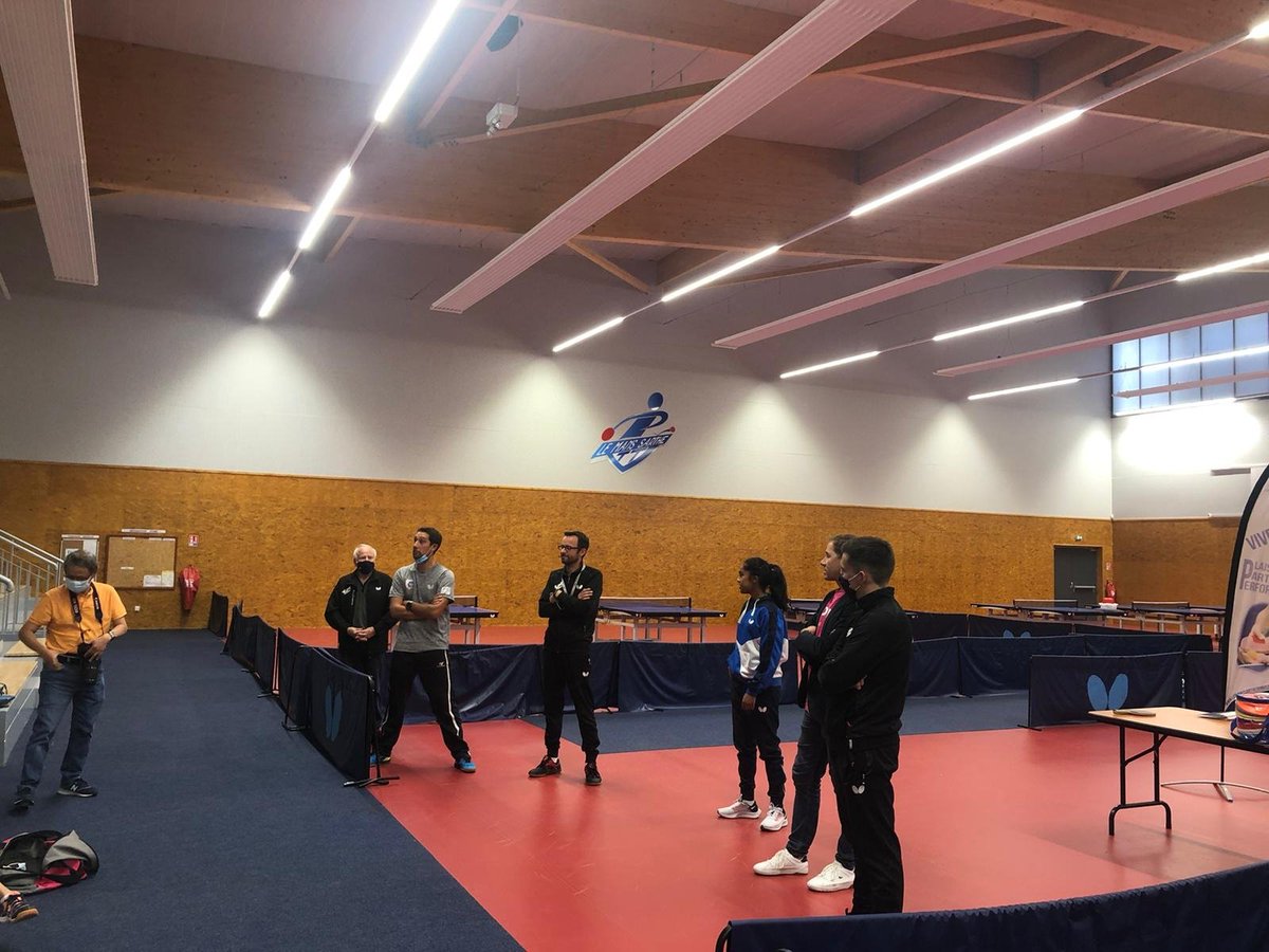 LeMansSartheTT's tweet photo. 🤩 Fiers d'accueillir Prithika Pavade dans la salle #LMSTT ! Partage d'expérience et questions avec les joueurs #LeMansSartheAcademie avant la séance d'entraînement partagée avec nos joueurs de Nationale. Quelle chance ! 🏓
#plaisirpartageperformance https://t.co/FkSQ8iOBM2