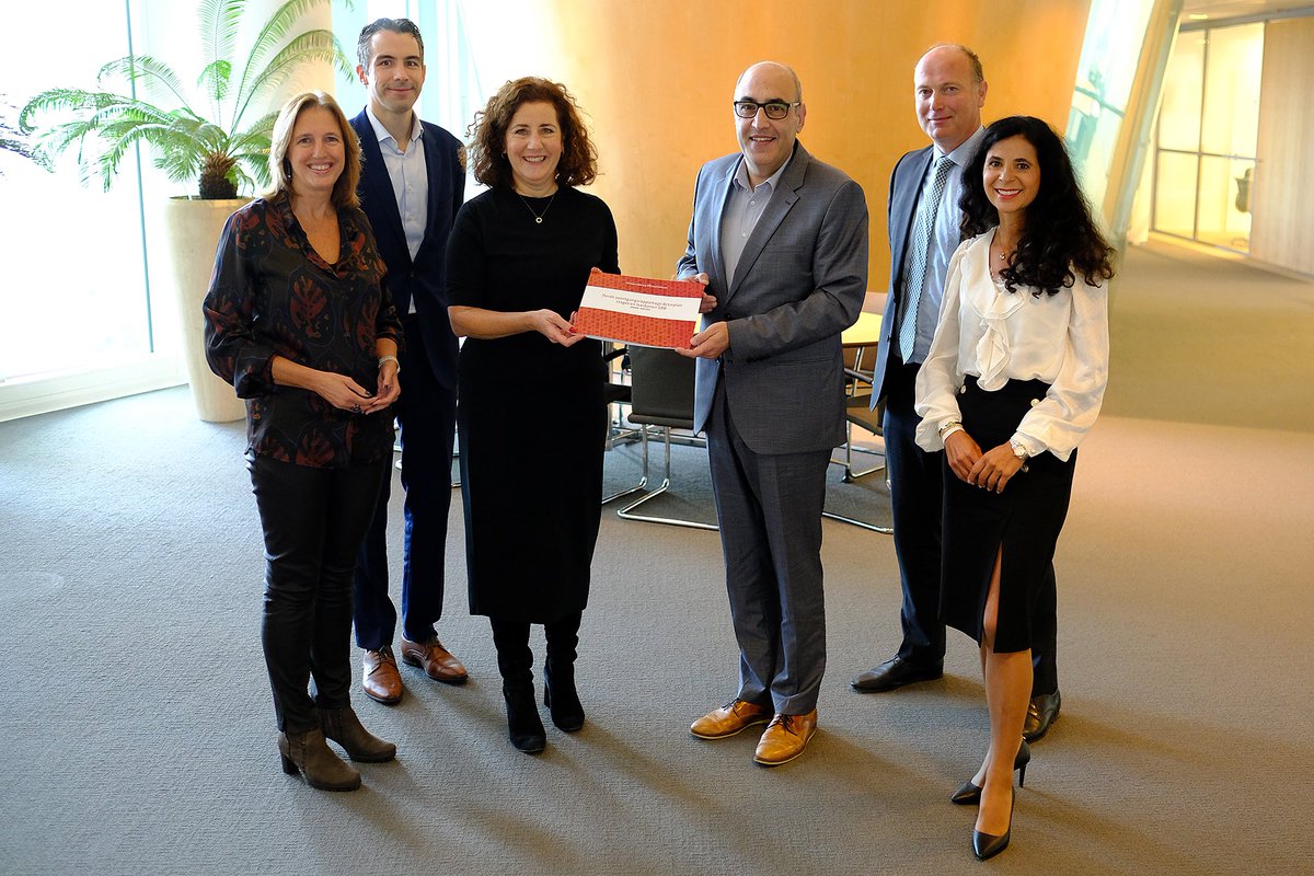 In coronatijd zijn er 9000 leerbedrijven bijgekomen, hard nodig en dankzij goede samenwerking met scholen, organisaties en <a href="/SBBNL/">SBB</a> is het gelukt. Vandaag kreeg ik de voortgangsrapportage Actieplan stages en leerbanen van SBB. Samen blijven we zorgen voor goede leerwerkplekken.