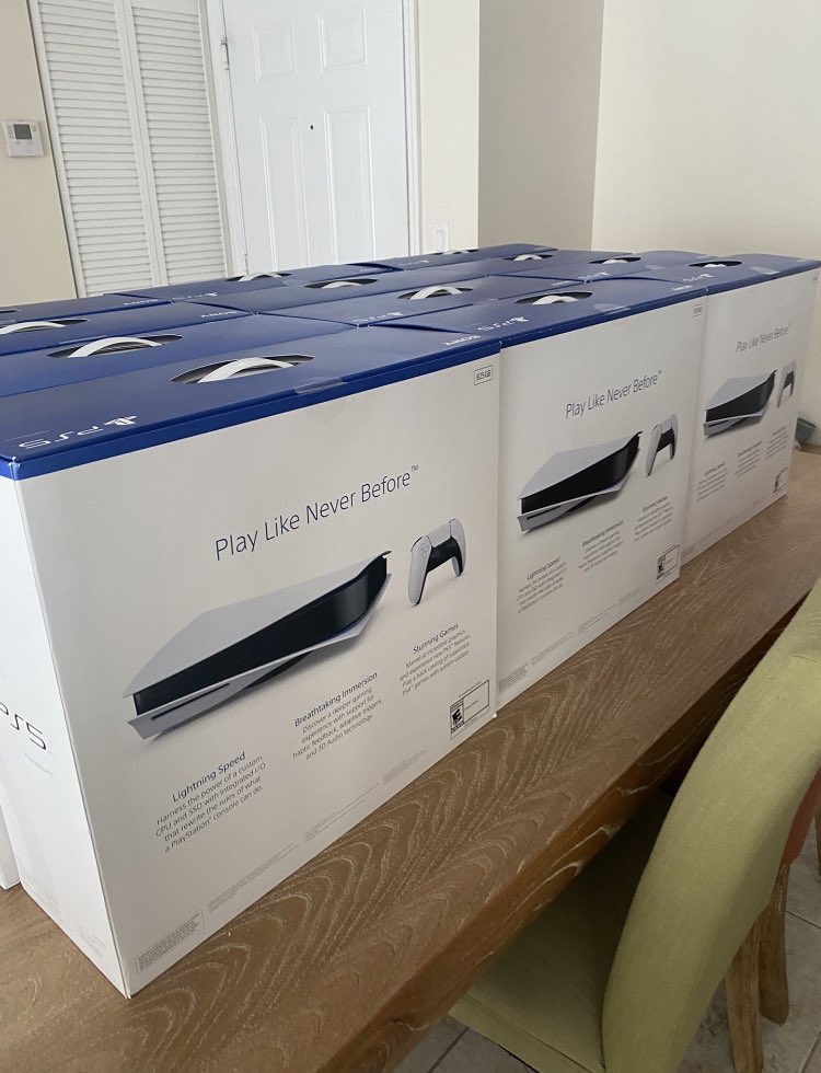 ChrisPonds00's tweet photo. @CameronRitz If Anyone Still Would Like To Purchase A Ps5 Message Me Only If You Serious About Buying I Have A Few Disk Editions For The Price Of 640 Each +Shipping is Available https://t.co/tGGbWXirzS