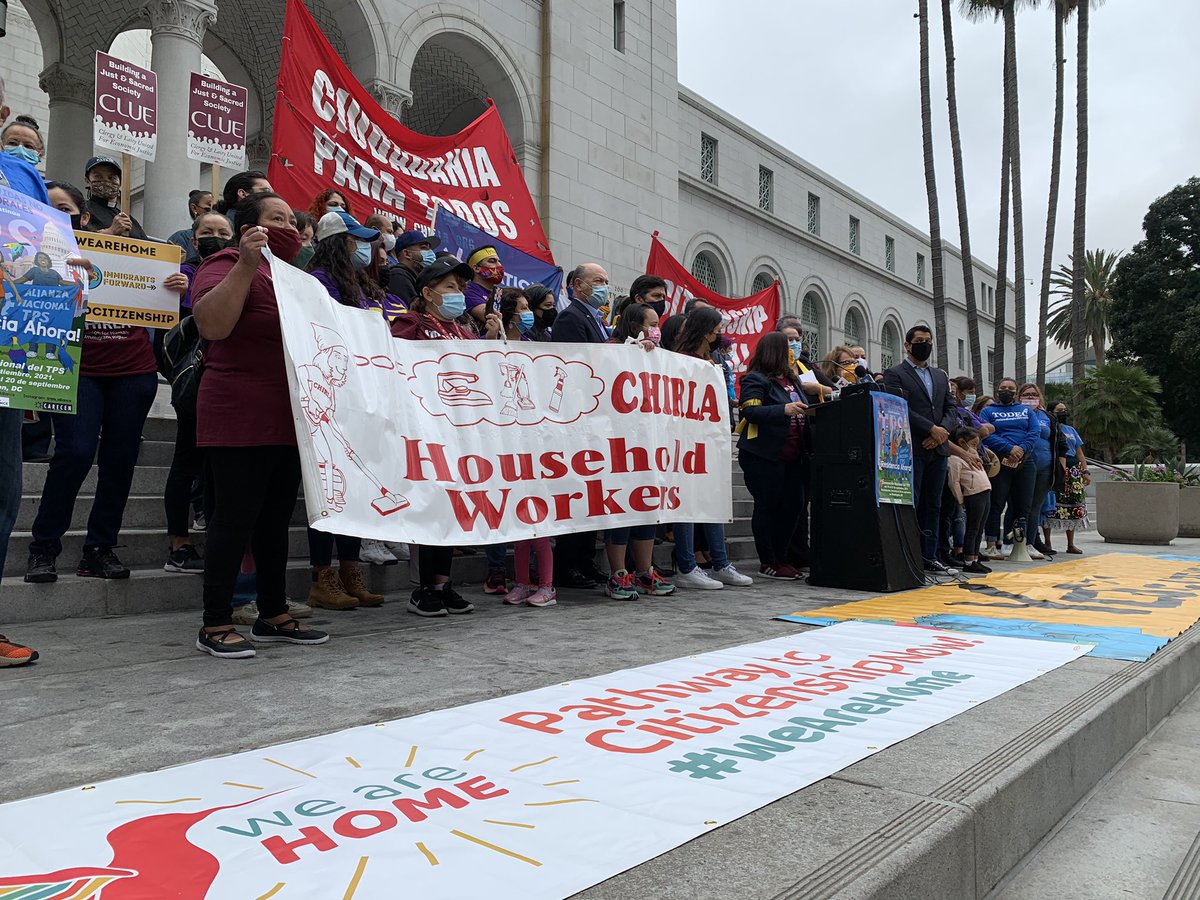 K_diazcortez's tweet photo. @AngelicaCHIRLA DICE “ESTAMOS ESPERANDO QUE LA VICE PRESIDENTA @KamalaHarris IGNORE LA DECISIÓN ERONIA DE LA PARLAMENTARIA” YES TO CITIZENSHIP / VP MUST IGNORE THE PARLIAMENTARIAN’S ADVISE #YesImmigrantsForward #YestoCitizenship https://t.co/1ibN6bqxxh