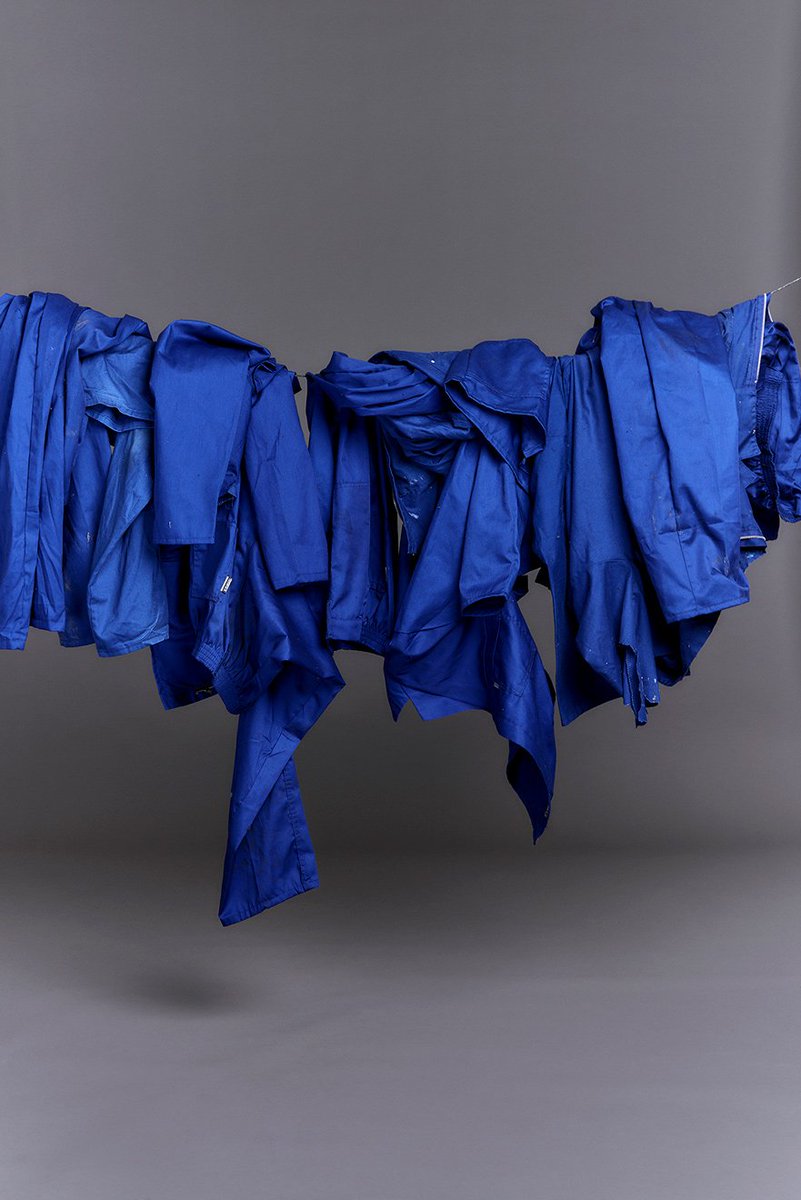 MMFotografas's tweet photo. - Además de la fotografía también utiliza performances para expresar sus inquietudes con respecto a la complejidad de la migración y del trabajo. https://t.co/80rRqhTDtI