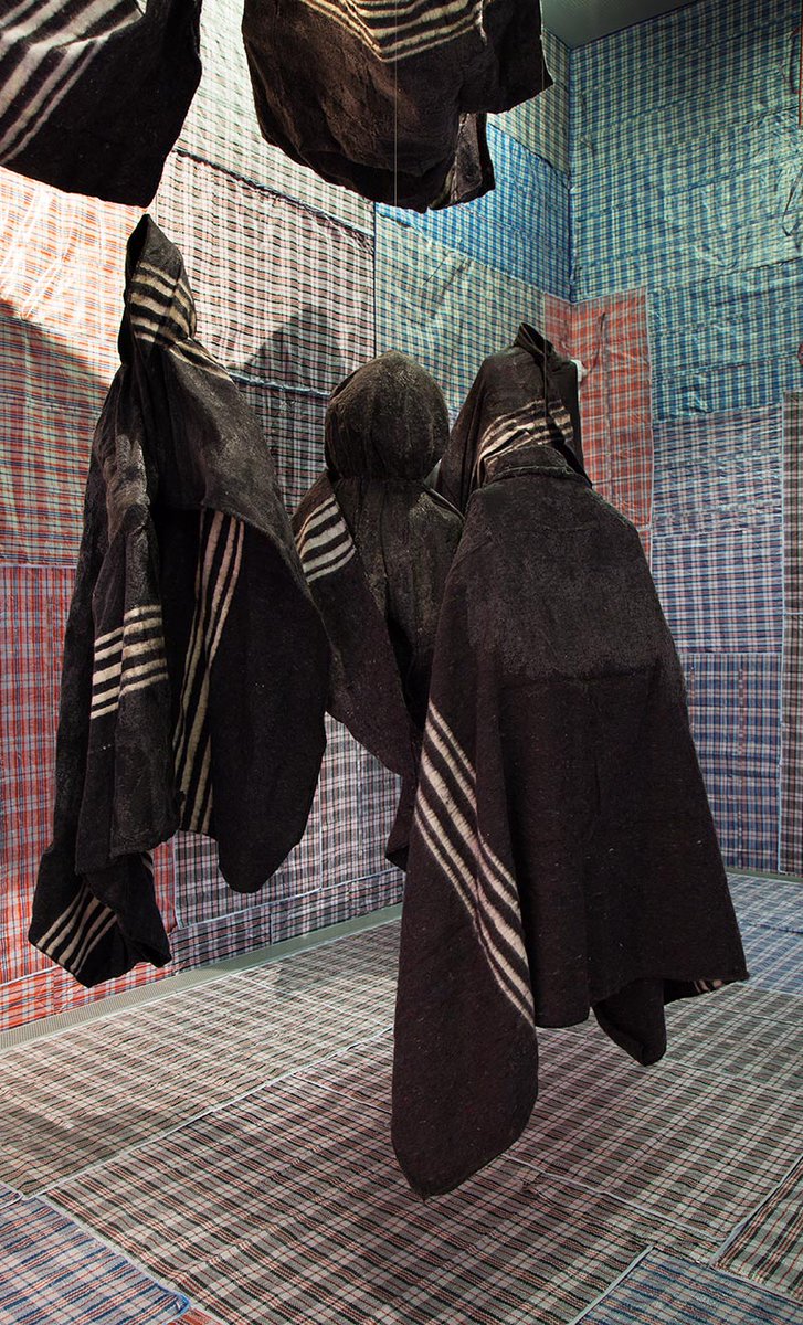 MMFotografas's tweet photo. - Además de la fotografía también utiliza performances para expresar sus inquietudes con respecto a la complejidad de la migración y del trabajo. https://t.co/80rRqhTDtI