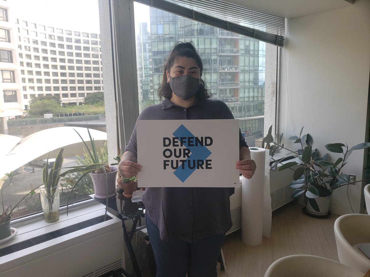 DefendOurFuture's tweet photo. .@RepRaskin, your constituents, including Jesica want you to #GoBoldOnClimate! #ACTNow #ClimateFriday https://t.co/Pl5rkwSzK2