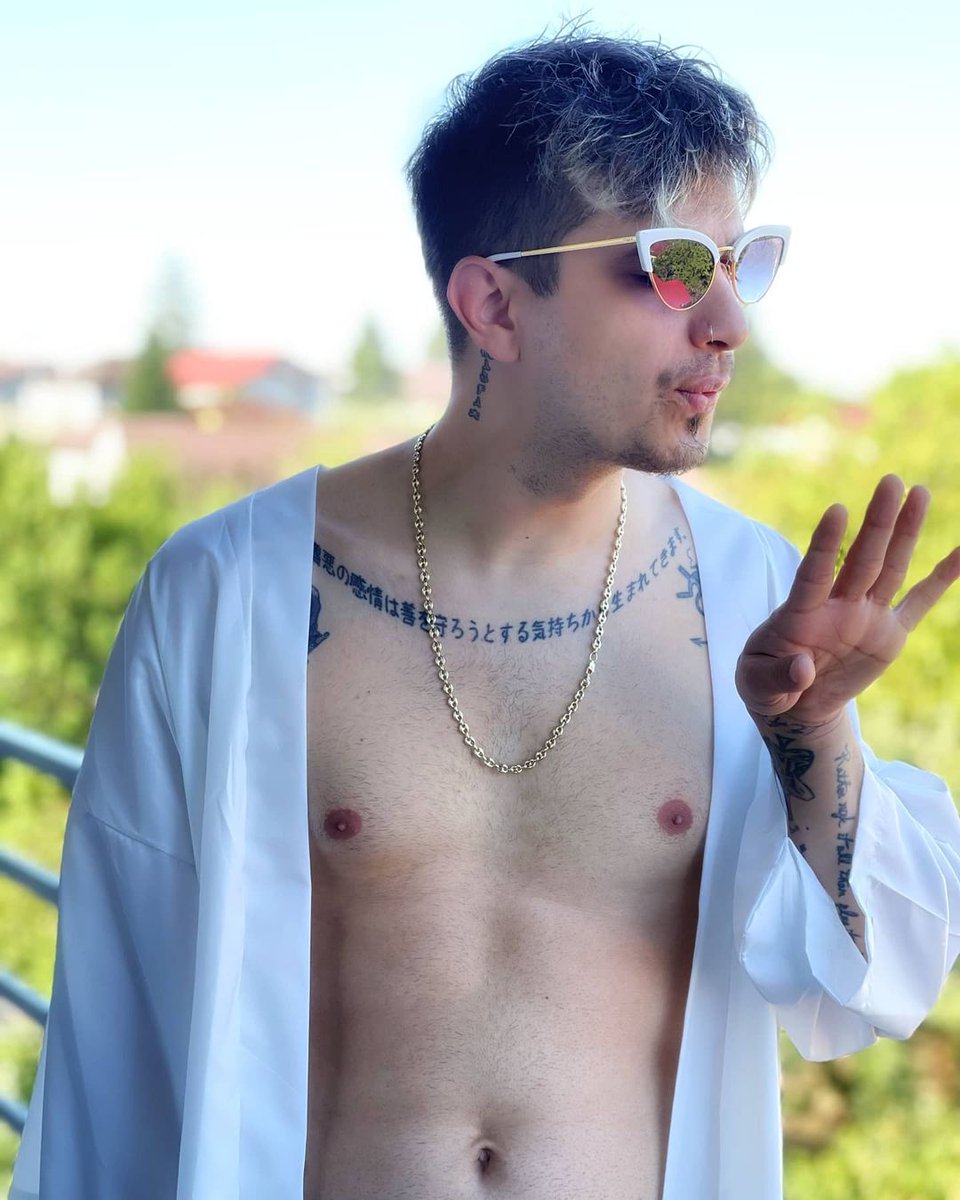 HotMaleCelebs6's tweet photo. Keed๐ฅต๐ฅต๐๐โคโค๐๐
#RomanianSinger https://t.co/oZG5xlN93o