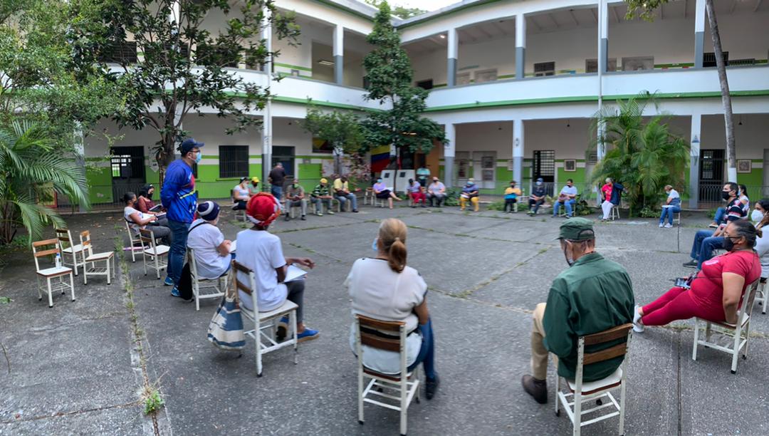 La columna vertebral de los procesos electorales son las UBCH, con amor y entrega hacen posible que el chavismo siga siendo la mayor fuerza política de este país 🔥💪🏻

A ellos el respeto, el amor y el reconocimiento de cara al #21Nov 

¡Caracas vuelve a sonreír! 
<a href="/gestionperfecta/">Carmen Meléndez</a>