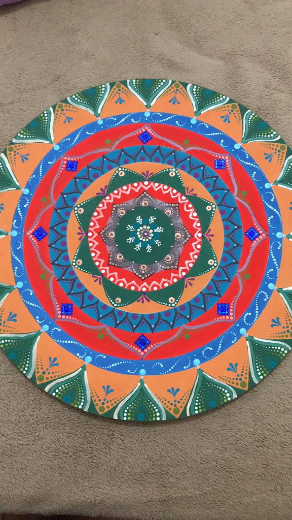 bellem_andreza's tweet photo. Mandala 35 cm..$150,00.. https://t.co/cHTAfSWa0u