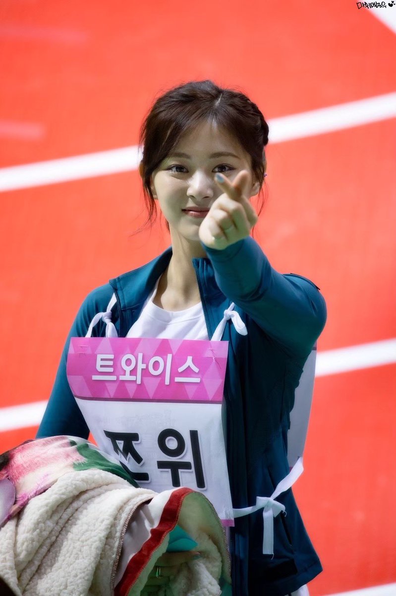 hourly tzuyu tweet media