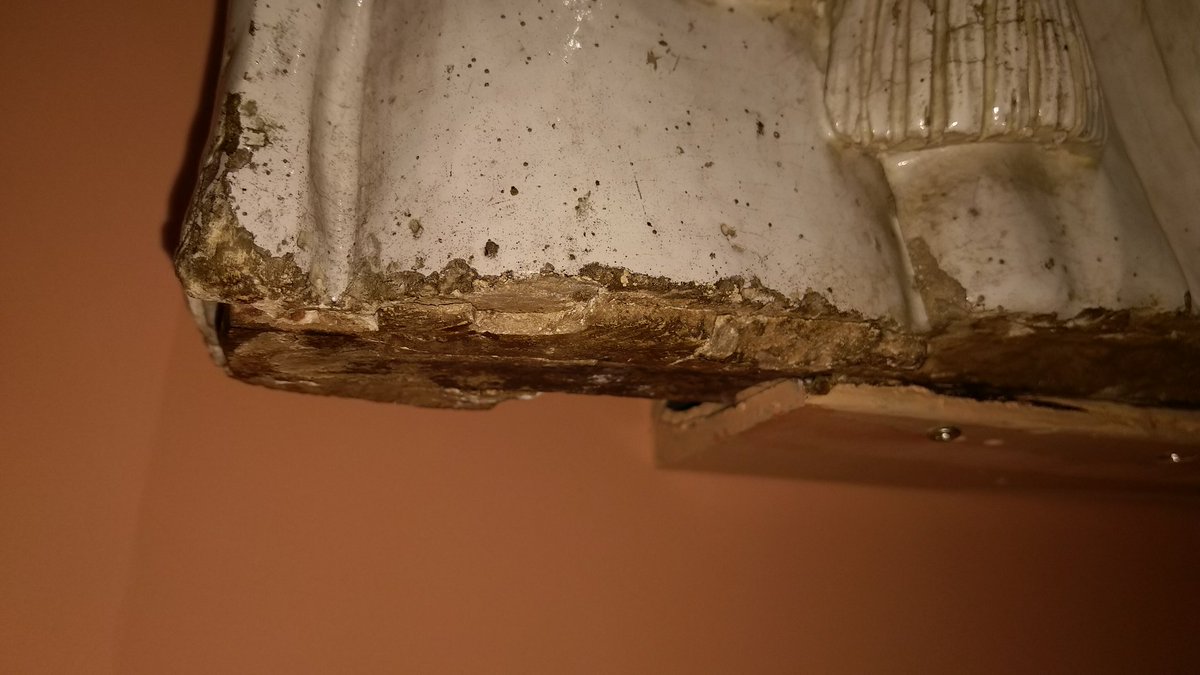 RestauraThyssen's tweet photo. La revisión periódica de las salas del museo, ha puesto de manifiesto que un antiguo añadido, en uno de los "Ángeles en adoración" (1510) del taller de Della Robbia, necesitaba una pequeña intervención que ayudase a fijar de nuevo este volumen.
Ahora ya no corre riesgo alguno 👍🏽 https://t.co/9cYz2Qv8zI