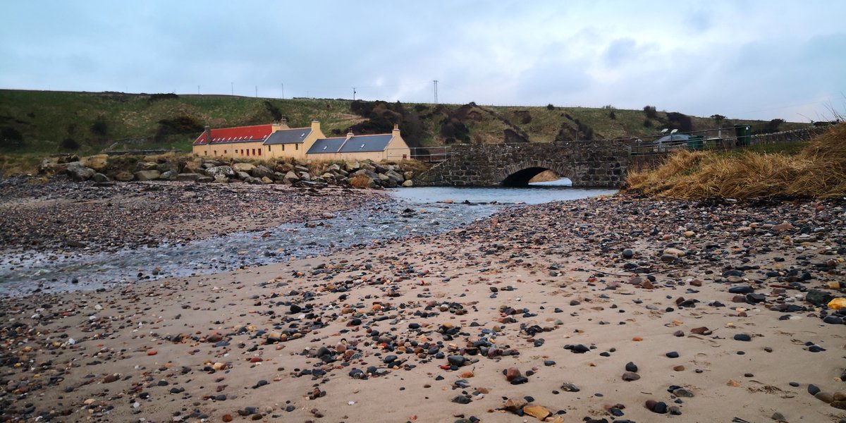 Happy 65th birthday to our neighbours <a href="/PortsoyLinks/">Portsoy Links</a> We share the same bay location and made it in to some of their photo competition entries! 📷
#RediscoverABDN #autumnABDN #portsoy