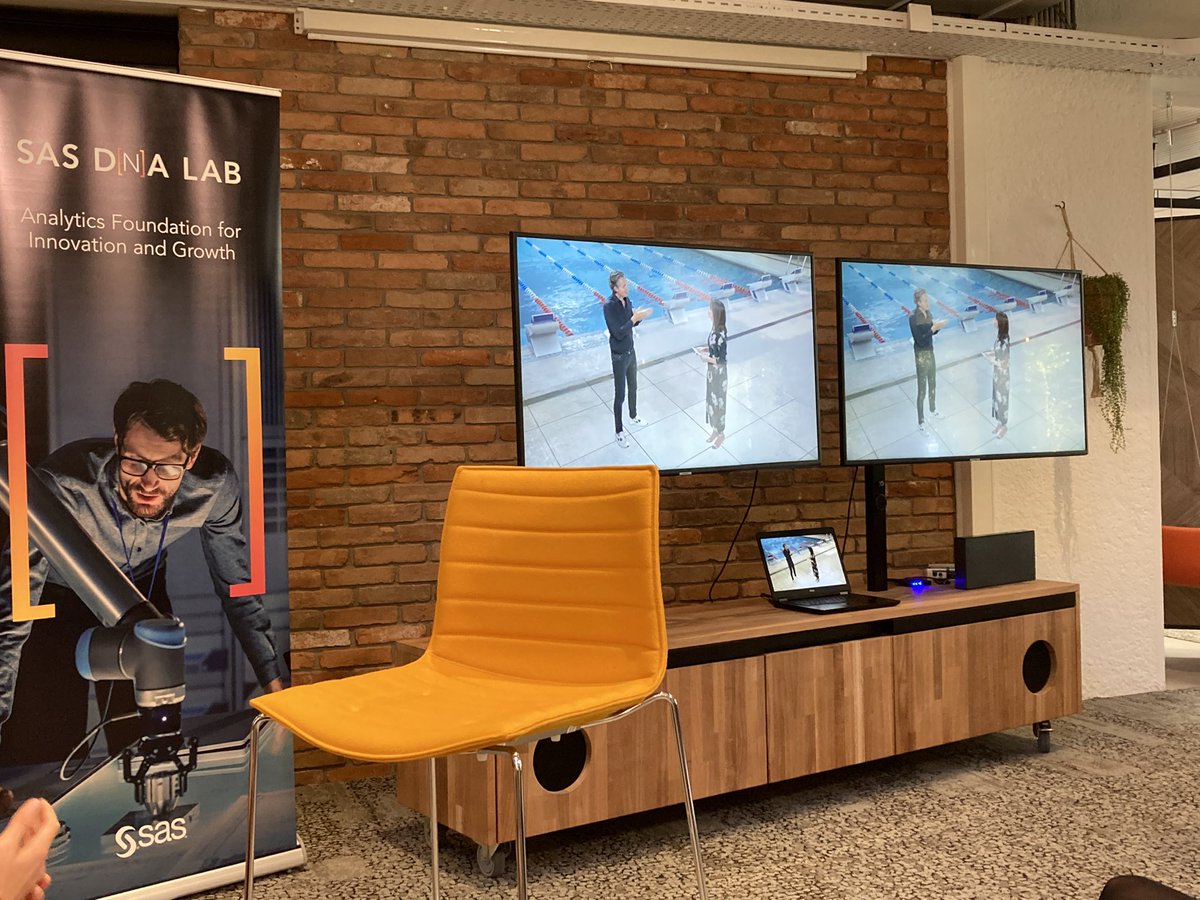 rickkoetsier's tweet photo. Het #Curiosity2Day volgen vanuit #11 op de KNVB Campus. Zo live aanwezig bij SAS DNA Lab. Mooie combinaties van sport en data. https://t.co/ivhDa895BJ