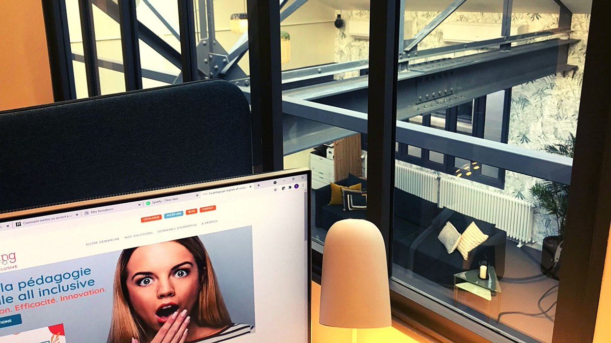 Forma_Learning's tweet photo. Notre botte secrète pour contrer le retour des températures hivernales ? Se réchauffer sous le sunlight des tropiques 🌴 La Team lyonnaise #Formalearning a posé depuis peu ses valises à #LaPalmeraie, au cœur du 6e arrondissement #enattendantviensdanser #teamFormalearning https://t.co/1R2egu8e6T