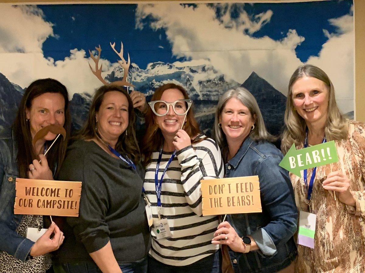 alleecreative's tweet photo. Had some fun kicking things off last night at @IABCSouthern’s opening reception for #Connect2Comms.
 
Today, the learning begins! @MHBossLady presents at 11am MT/12pm CT, “Digital marketing strategy: close Q4 on a high and plan for the year ahead” #getrecharged https://t.co/8Z8H82vCLc