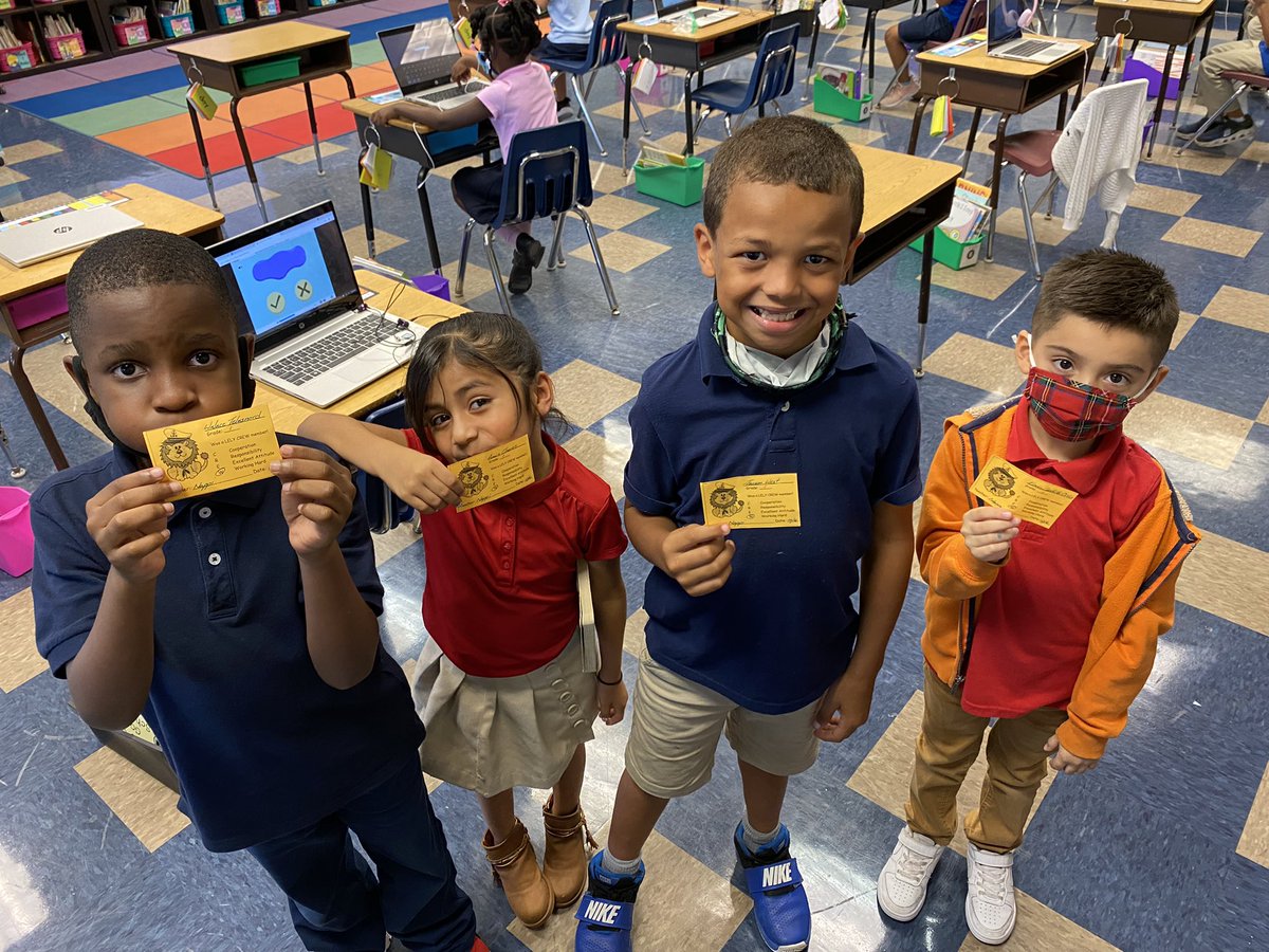 mr_nappi's tweet photo. Congratulations to this week’s group of fabulous first graders who scored 100% on their iReady lessons! 

Each one of these kiddos earned a CREW ticket for @dayankee’s treasure box! 

@LelyLionsRoar @collierschools #lelylionsroar https://t.co/2YvnGfAhYc