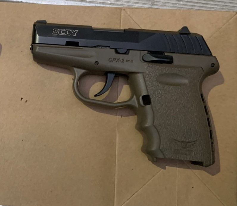 NYPD1Pct's tweet photo. Great collaboration among our NCO, Public Safety, and Patrol Officers. Together they safely apprehended an individual, during a foot pursuit in SOHO, and recovered another illegal firearm from our streets. Thank you, and keep up the great work !!! https://t.co/CyN1wOp3SU