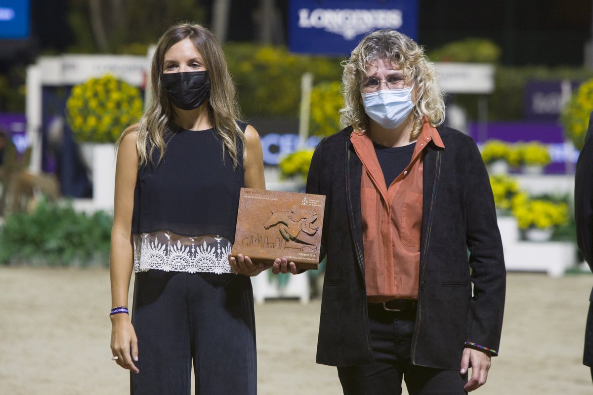 Catalunya Contra el Cáncer y Vall d’Hebron recibieron el Premio Joaquín Calvo como agradecimiento a su participación en CABALGANDO LA VIDA que estudia los beneficios de la hipoterapia en niños supervivientes de cáncer. El premio se entregó durante el CSIO Barcelona.