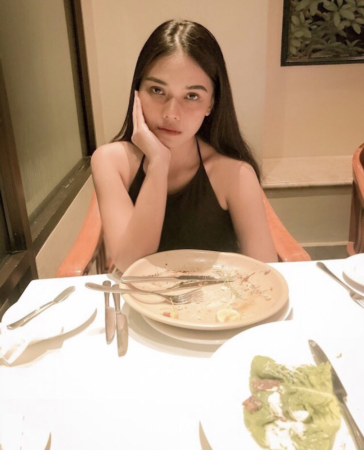 marshmelolifeu's tweet photo. lagi ah #EXOLSelcaDay nya 🤣 yg ini edisi halusinasi…
had the most romantic dinner with nini #happyme #photobynini @weareoneEXO https://t.co/QRUuqcD3OC