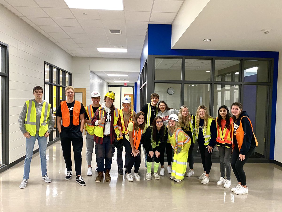 sawickyscience's tweet photo. 1A seniors nailed construction day!! ππ¨ #fhshoco https://t.co/Ef3pySKizd