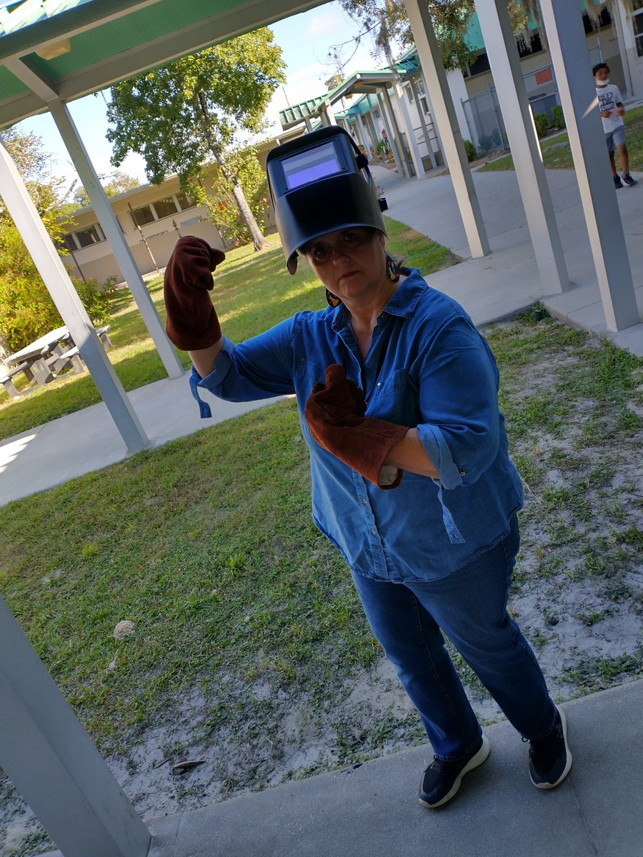 DebbieTorres69's tweet photo. Engineering Day at West Zephyrhills Elementary #SciencePasco #ScienceSuperheroes https://t.co/RqVz61tkTH