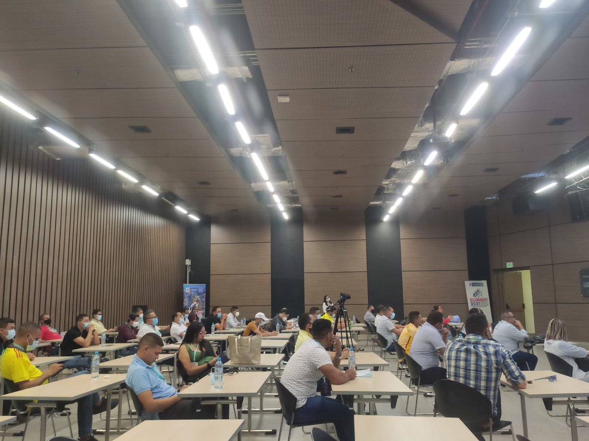 Ministerio_TIC's tweet photo. #AEstaHora en el #CIOSummit2021, Eduardo Gómez, Líder de Datos del #C4RI, desarrolla el taller '¿Cuáles son los retos de la gobernanza tecnológica para construir #CiudadesYTerritoriosInteligentes en Colombia?', con la participación de líderes TI y CIOs regionales en Barranquilla. https://t.co/ojoUYeH5Cs