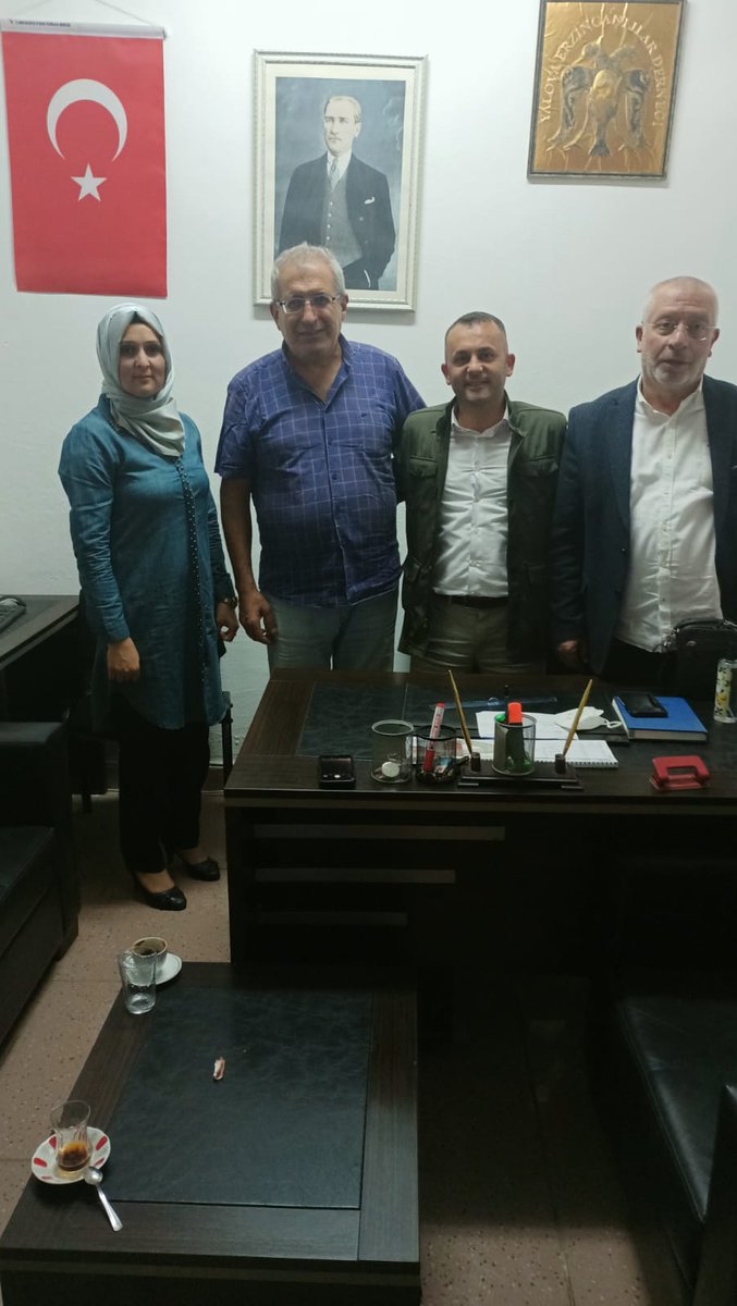 AkPartiYalova77's tweet photo. İl Yöneticimiz Esra Bozkurt ve Engin Arı Erzincanlılar Derneği Başkanı Alemdar Coşkun'u ziyaret ettiler.

#AkParti
#AkPartiYalova
#İnandığınYoldaYürü
#TürkiyeİçinGüvenVeİstikrar 🇹🇷 https://t.co/nqLzZtXg0X