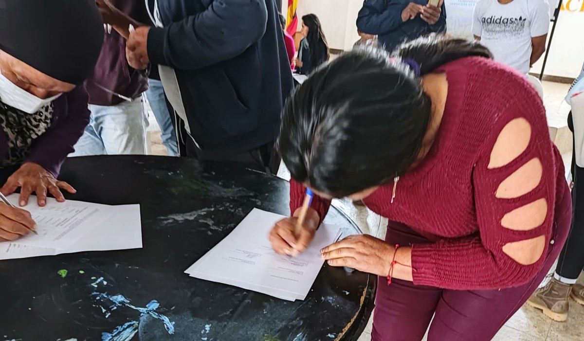 FAOEcuador's tweet photo. 🌄El Consentimiento Libre, Previo e Informado fue otorgado por las comunidades: San Joaquín, La Loma, Nápoles, San Alberto, San Antonio, Magdalena, Playa Rica, El Rosario en la parroquia Cuellaje, Imbabura, en el que participaron más de 80 líderes, lideresas y autoridades locales https://t.co/Vw3uk9xHu5