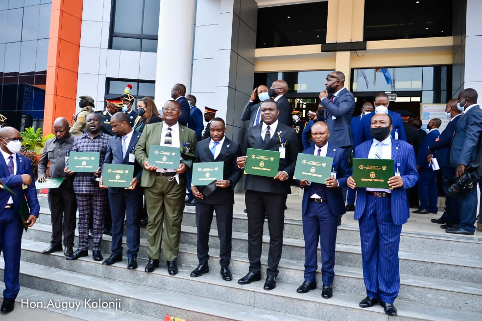 john_lungila's tweet photo. Lauréat de la 6eme promo du CHESD: Justin OKFUNGU honoré par Fatshi et Sassou Nguesso. Le Chesd en tant ke Centre d'Excellence Stratégique régional de la CEEAC permet de maîtriser le contexte de la géopolitik inter, saisir le mécanisme de prise d 2cisions avec éthik diplomatik https://t.co/xbuEHQjzx5