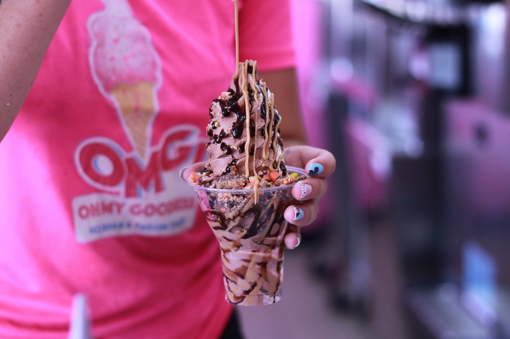 TFICanada's tweet photo. Hold up, have you seen this? Check out what @omgfrozentreats are doing with their soft serve to create delicious and unique treats! They change the classic soft serve from ordinary to extraordinary!
#TFICanada #ThePerfectServing #OMGFrozenTreats#softserve #brantford #omgicecream https://t.co/OpmZ80twfX