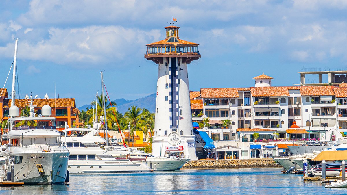 PuertoVallarta's tweet photo. From the highest point of this iconic lighthouse, you can admire one of the most beautiful views in town #MarinaVallarta. 

This is just one of the many places with stunning views in #PuertoVallarta. Do you have a favorite spot? Let us know in the comments. 
#RevivePuertoVallarta https://t.co/GyG2oy0alp