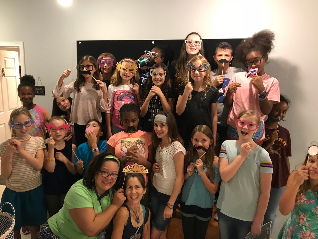 Throwback to our 'Girls Night' at Guitar Shed 3 years ago! We had pizza, danced, and karaoke with Vivian and Nichelle. 

#tbt #girlsnight #guitarshedatl #atlantamusicschool
#musicstudent #musiclessons #musiceducation #musicstudents