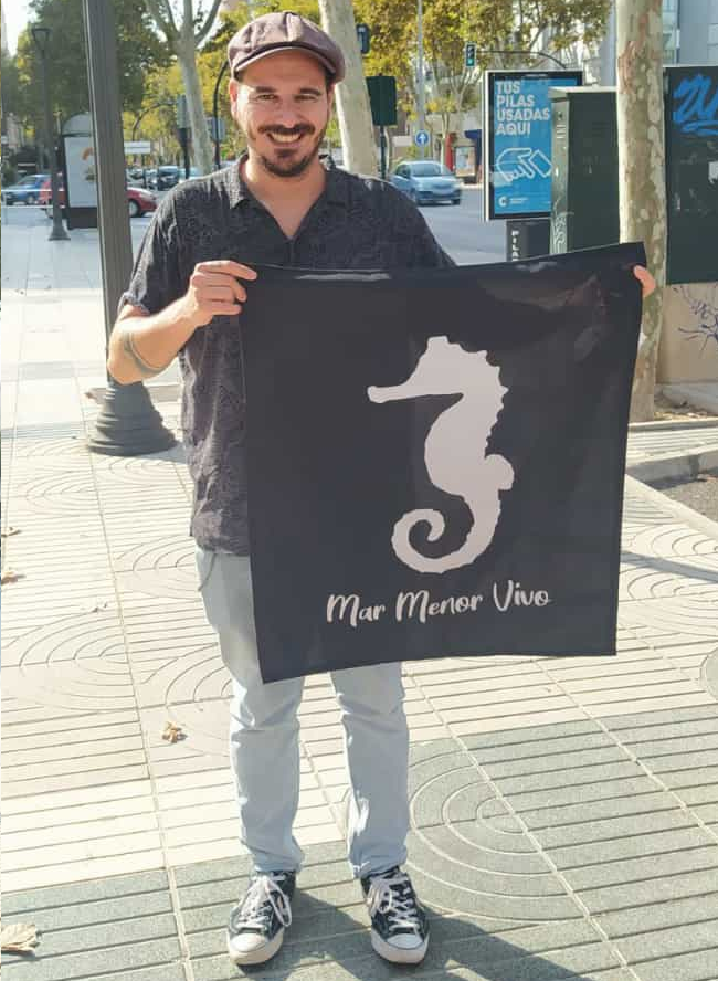 A_Remojo's tweet photo. 🆘 MANIFESTACIÓN 🆘 #SoSMarMenor 

Familia, hoy más que nunca hay que reivindicar, hay que hacer ruido, hay que luchar por una de las cosas más preciadas que tenemos, ¡NUESTRO MAR!

Nos vemos en Murcia, en la manifestación.

¡QUEREMOS UN MAR MENOR VIVO!

#7Octubre #MarMenor https://t.co/LavgYNDzqW