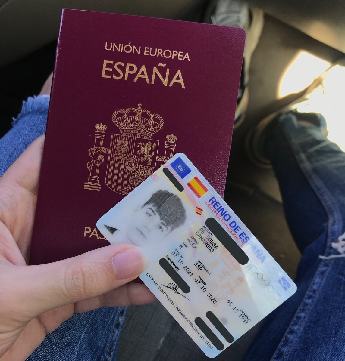Después de 13 años viviendo aquí y casi 2 años de trámites al fin puedo decir que soy del país que me ha visto crecer y que tengo los mismos derechos que cualquier persona autóctona.
Soy muy feliz ahora mismo.