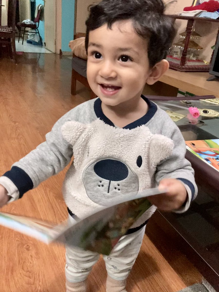 manushiyb's tweet photo. दशैं उपहारको निम्ति @kathalayanepal लाई धेरै धेरै धन्यवाद !
Yugeen loves his Dasain gifts 🥰

हाम्रो परिवारको तर्फबाट सम्पूर्णमा दशैंको शुभकामना । 
मोहनी नख:या भिन्तुना ! https://t.co/AHGGbLQwae