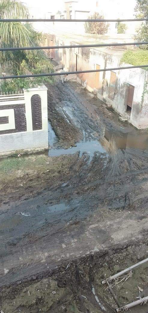 ShweDhull's tweet photo. ये है मेरे गांव पाई की सबसे मशहूर चांद वाली गली जो सबसे ज्यादा व्यस्त गली है.
यहाँ से आने जाने में गाँव वासियों को बड़ी दिक्क़तों का सामना करना पड़ रहा है, दुर्घटना होने की संभावना है. कृप्या करके प्रशासन ध्यान दे व सड़क दुरुस्त करवाई जाये.
@cmohry https://t.co/JzicZuBDE5