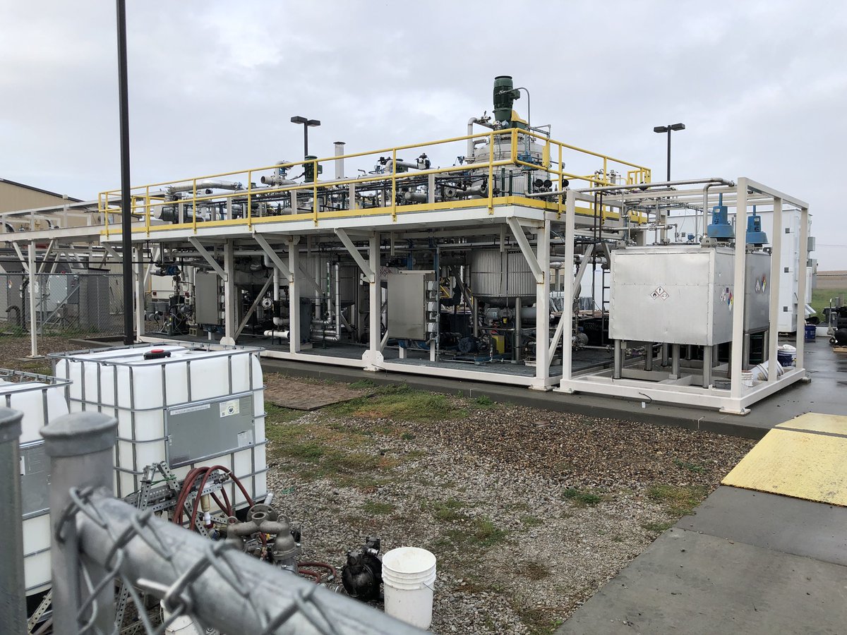 Willie1701A's tweet image. Shooting a video at @IowaStateBCRF  and learned that the parking lot used 400 bushels of soybeans. Cool new asphalt product developed at the facility. #soybeans #newuses Included a pic of the pilot plant where it all started.