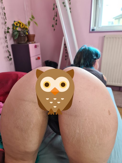 Vous le trouvez chouette mon cul ? Heheh 🤭 https://t.co/0cbGanFA7B