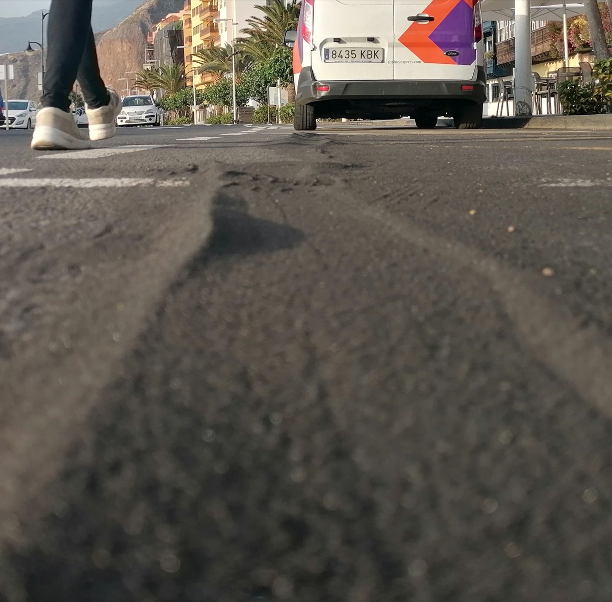 MARI_BICOT's tweet photo. Unos trabajando para atajar los efectos y otros vendiendo la #ceniza de #LaPalma para lucrarse
 #volcan #VolcanLaPalmaARV #volcano #volcándefuego

Foto. Mari Bicot https://t.co/Xu8EcdpV9R