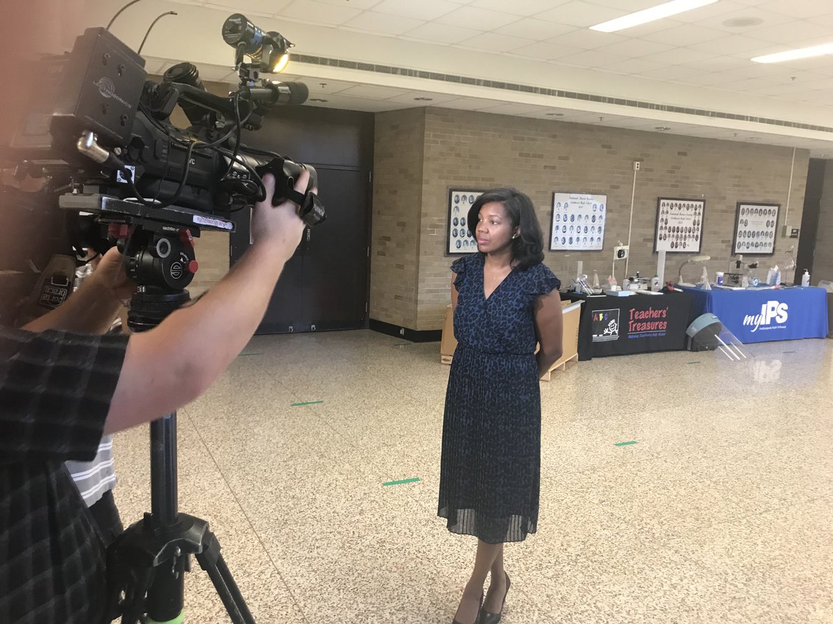 marcransford's tweet photo. Science tops the local news. @FOX59 @CBS4Indy @WISH_TV speak with @IPSSchools @AleesiaLJohnson about a gift of science equipment from @LillyPad. #ipsweek #ipsweek2021 #science #education #indy https://t.co/X8s7xlQI97