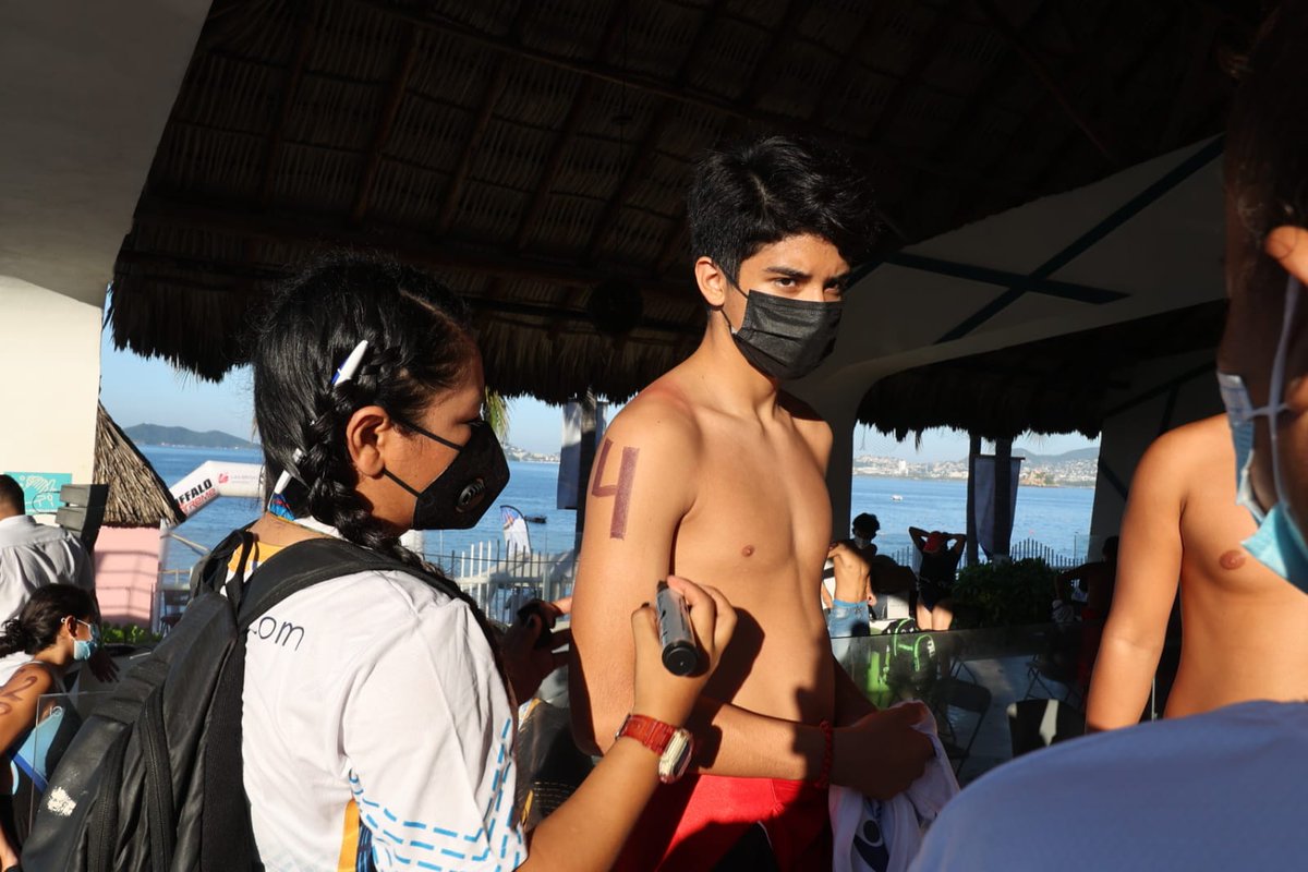 ¡Listos para competir! 🏊🏻‍♀️🏊🏽‍♂️🙌

Los 3️⃣0️⃣ participantes de la disciplina de #AguasAbiertas reciben su número y chip para la competencia de 5 kilómetros, que se realiza en el 1er. Festival Deportivo de Mar y Playa 2021, en #Acapulco, Guerrero. 🏖️