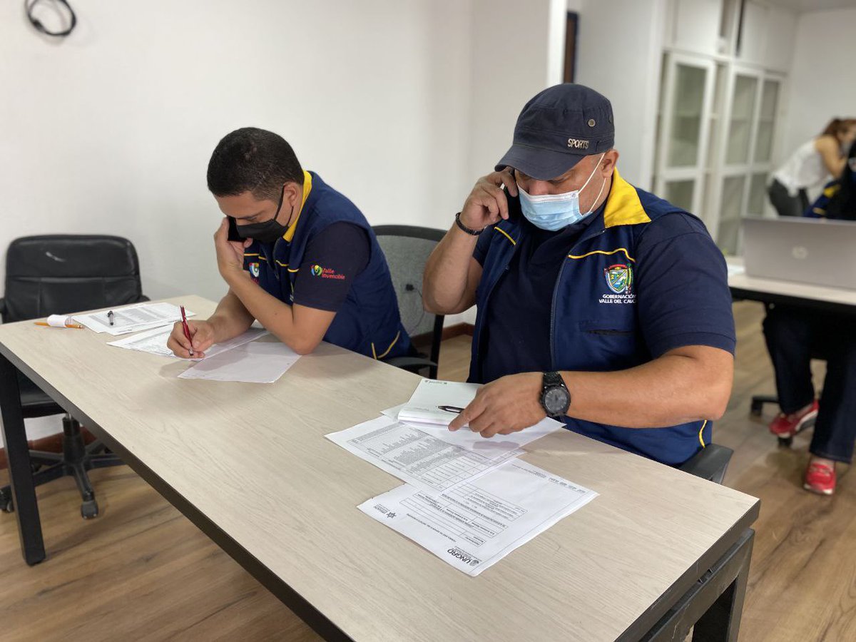 GestionRiesgoVa's tweet photo. En este momento desde la Sala de crisis de la Secretaría de Gestión del Riesgo Del Valle del Cauca. Aquí nos encontramos monitoreando el cumplimiento del #SimulacroNacional2021 de 41 municipios inscritos en el Valle del Cauca. #ValleInvencible https://t.co/sRENal1xA5