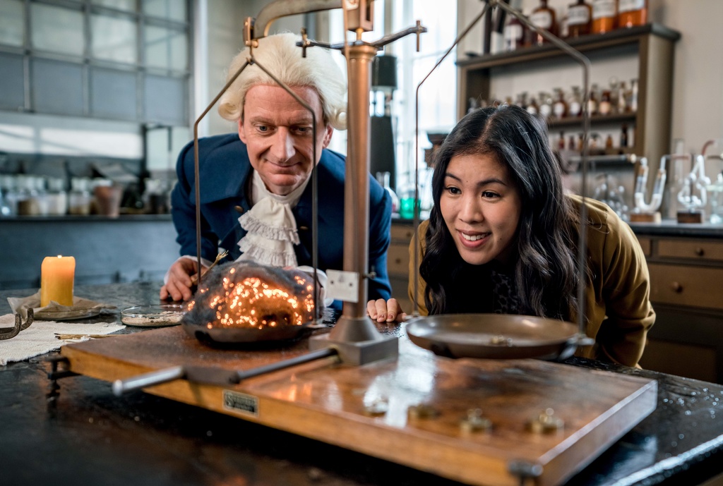 #TerraX war bei uns zum Drehen und <a href="/maithi_nk/">Mai Thi Nguyen-Kim</a> moderiert diese Folge! Wir verraten noch nicht, welches Forschungsthema das Interesse der Fernsehsendung geweckt hat :) Schaltet heute Abend um 19.30 Uhr ein oder schaut in die <a href="/ZDF/">ZDF</a>-Mediathek
zdf.de/dokumentation/…
© ZDF/Maike Simon