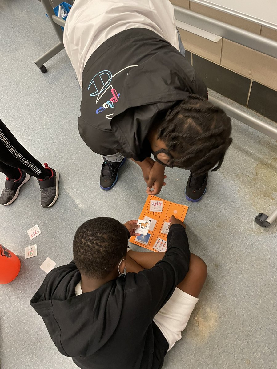 AFallsPETeach's tweet photo. Love when #physed interns think outside the box! Towson intern Ms Stepp bring the elements of dance to life during her very engaging &amp; creative lesson! 😁Mr. Farrell is an awesome mentor teacher! @BrockBAACPS @AACPSHPED https://t.co/lMSVY5CVnM
