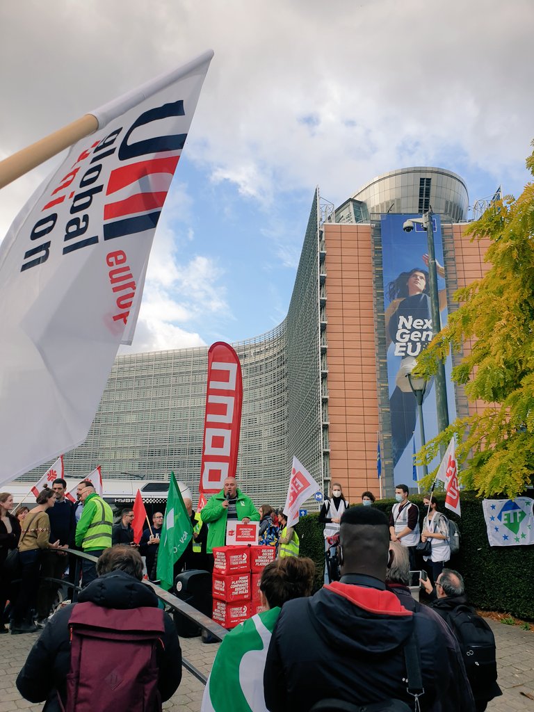 despg56's tweet photo. On this World Day of Decent Work #WDDW, @UNI_Europa is with platform workers calling on the EU to make platform companies respect the rules. No to fake self-employment ๐ซ and yes to social protection and collective bargaining โ๐พ @etuc_ces @ETUC_Youth https://t.co/8uc0DogsNU