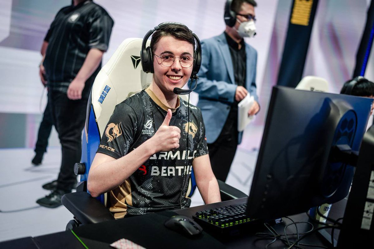 BeathsWorld's tweet image. The League of Legends World Championship is looking great!! 

Focus on tomorrow’s Bo5 👀🔥

#Beaths #fashionpartner #gamingapparel #streetwear #gaming #Worlds2021 #lol #LeagueOfLegends