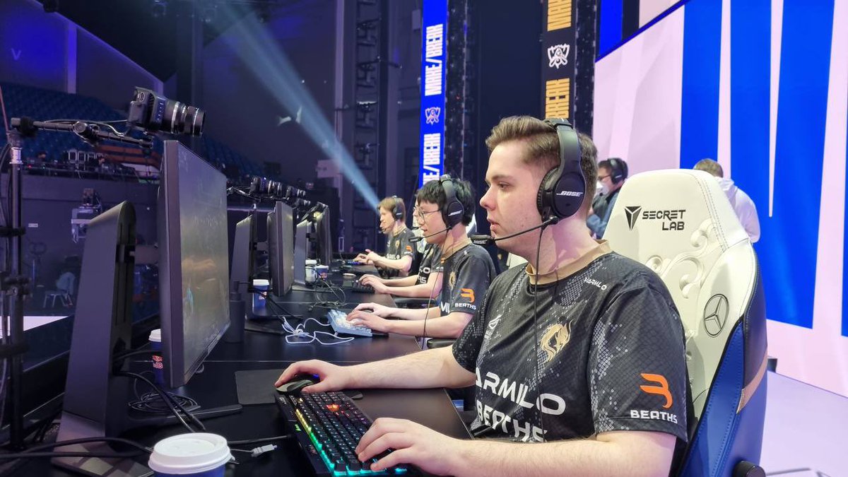 BeathsWorld's tweet image. The League of Legends World Championship is looking great!! 

Focus on tomorrow’s Bo5 👀🔥

#Beaths #fashionpartner #gamingapparel #streetwear #gaming #Worlds2021 #lol #LeagueOfLegends