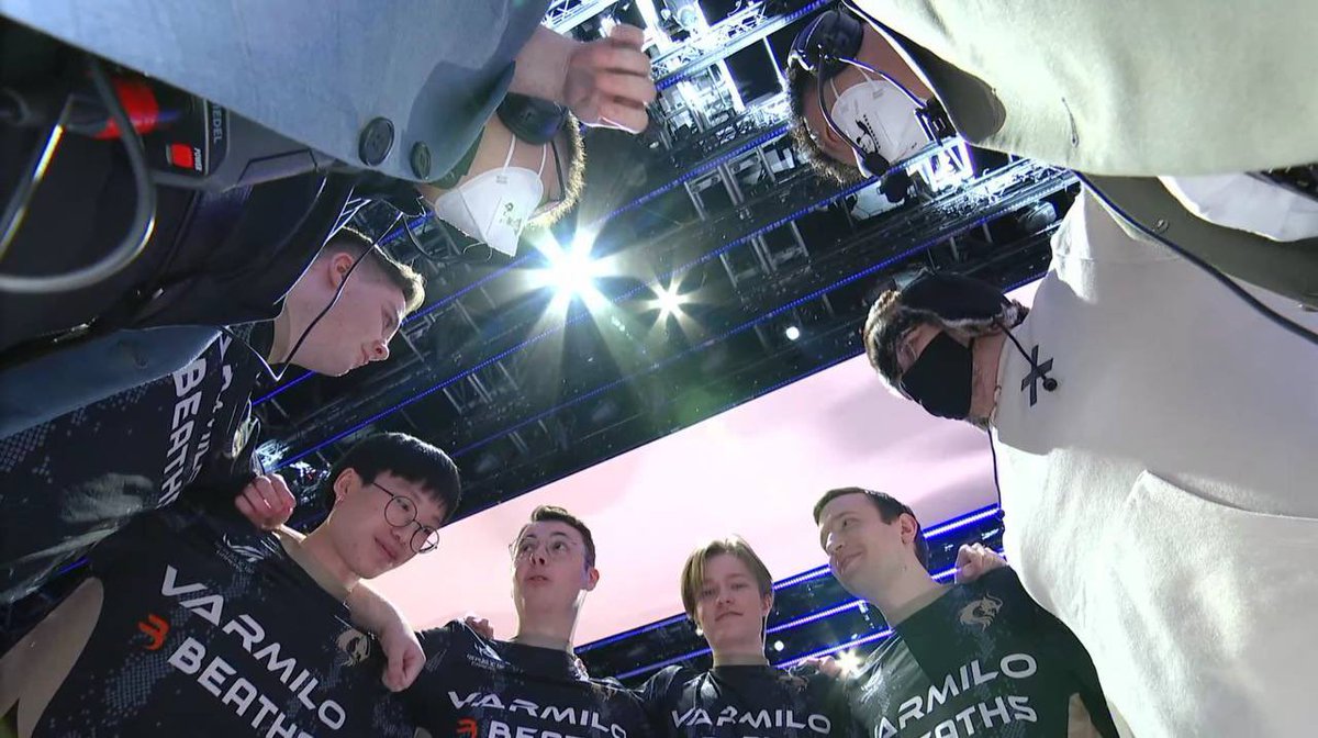 BeathsWorld's tweet image. The League of Legends World Championship is looking great!! 

Focus on tomorrow’s Bo5 👀🔥

#Beaths #fashionpartner #gamingapparel #streetwear #gaming #Worlds2021 #lol #LeagueOfLegends