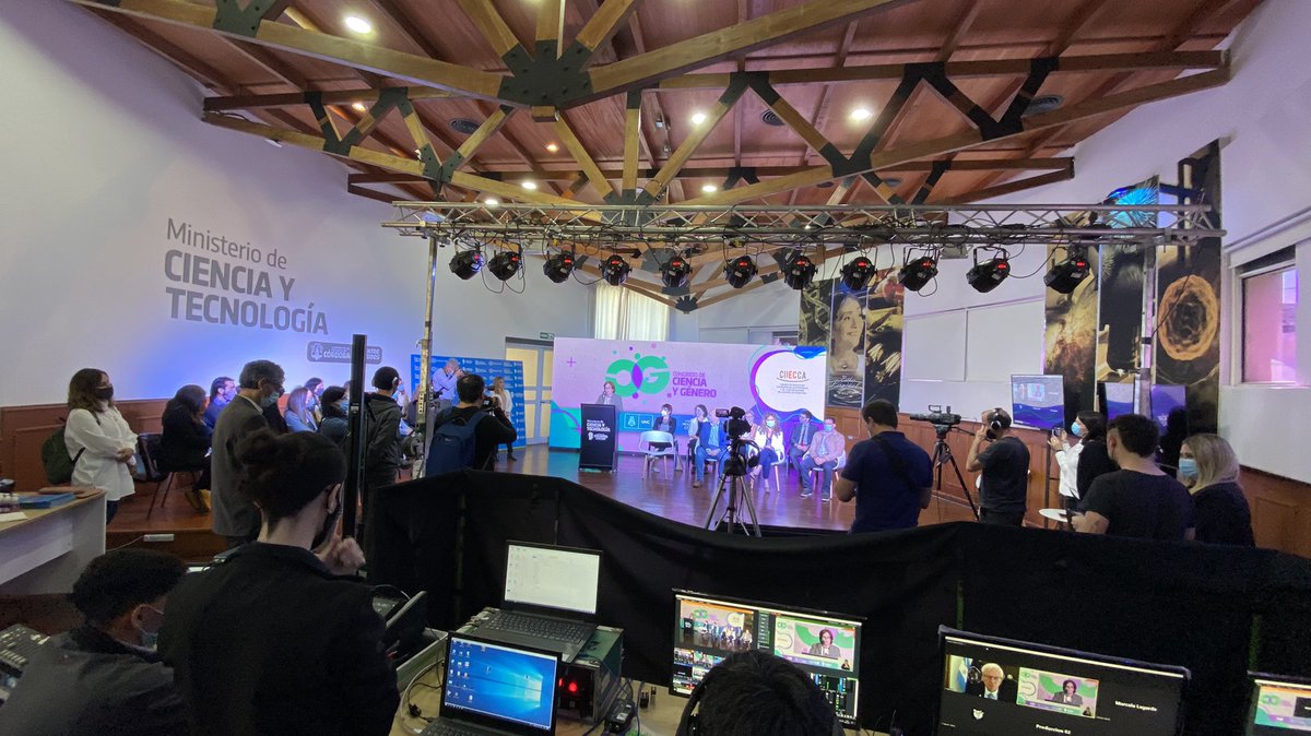 SomosVorticeOk's tweet photo. La semana pasada acompañamos el #CongresoCienciayGenero organizado por el @mincytcordoba , @mindelamujercba  y @minjusyddhhcba . Un #EventoVirtual de 5 días y más de 30 horas de transmisión en vivo, con Charlas Magistrales, Paneles, Conversatorios, Mesas Paralelas. https://t.co/X92Nk9wTKP