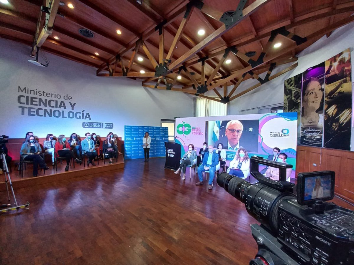 SomosVorticeOk's tweet photo. La semana pasada acompañamos el #CongresoCienciayGenero organizado por el @mincytcordoba , @mindelamujercba  y @minjusyddhhcba . Un #EventoVirtual de 5 días y más de 30 horas de transmisión en vivo, con Charlas Magistrales, Paneles, Conversatorios, Mesas Paralelas. https://t.co/X92Nk9wTKP