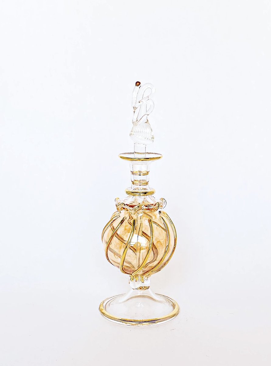 misamisa1997m's tweet photo. ちなみに代用品探してたら香水のお店
The PERFUME OIL FACTORYに凄く惹かれたから共有！
フォルムはシンプルで持ち運び���やすそうだし、香りが30種類近くあるし、しかも香水専用の瓶も販売してて、デザインが可愛すぎた！！
たくさん種類あったから是非サイトで見て欲しい！！！ https://t.co/U8kDh6jI5F